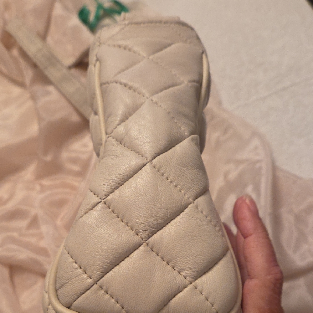 NWOT Chic Ivory Quilted Soft Genuine Leather Shoulder Bag - Picture 9 of 13